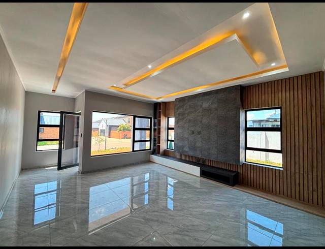 5 BEDROOM HOUSE FOR SALE IN SIX FOUNTAINS RESIDENTIAL ESTATE